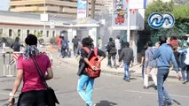 شاهد .. طلاب الإخوان يضرمون النيران بمدرعة للشرطة أمام جامعة القاهرة