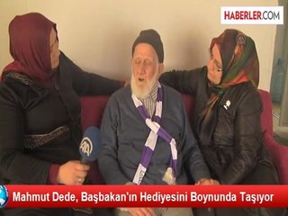 Mahmut Dede, Başbakan'ın Hediyesini Boynunda Taşıyor