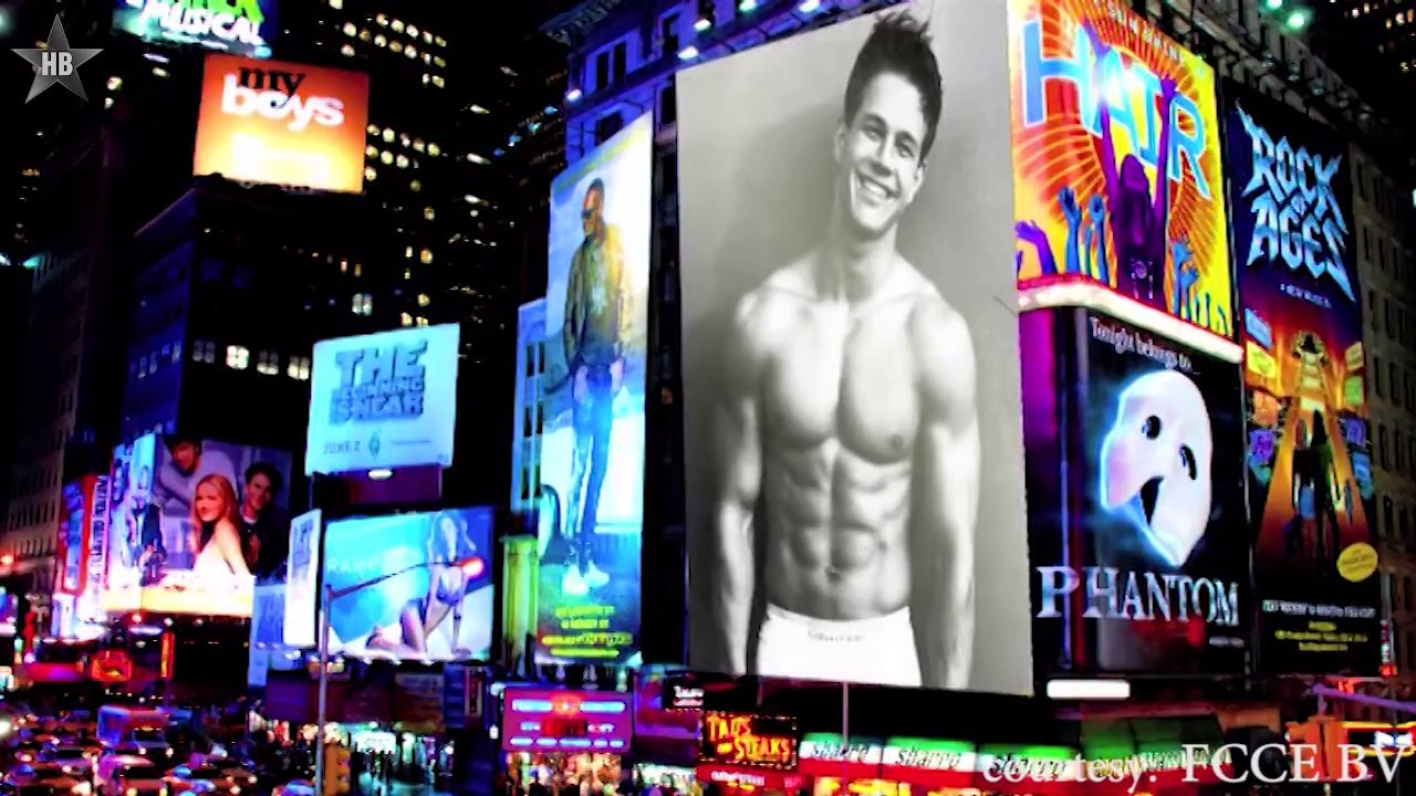 Mark Wahlberg Gets Covered in Slime At Kids Choice Awards 2014