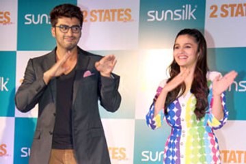 Alia & Arjun's fun outing at the press meet of 2 states