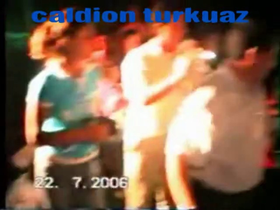 Ferdi Tayfur Adana tarzında coşuyor oynuyor