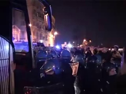 Napoli - L'arrivo del pullman della Juventus (28.02.13)