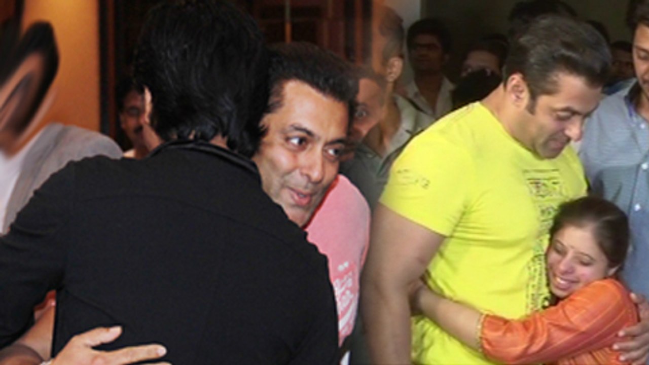 After Shahrukh Khan, Gauri Hugs Salman Khan