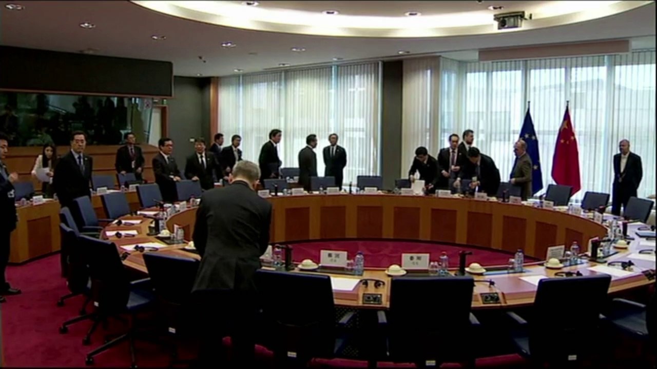 Presidente chinês visita sede da União Europeia