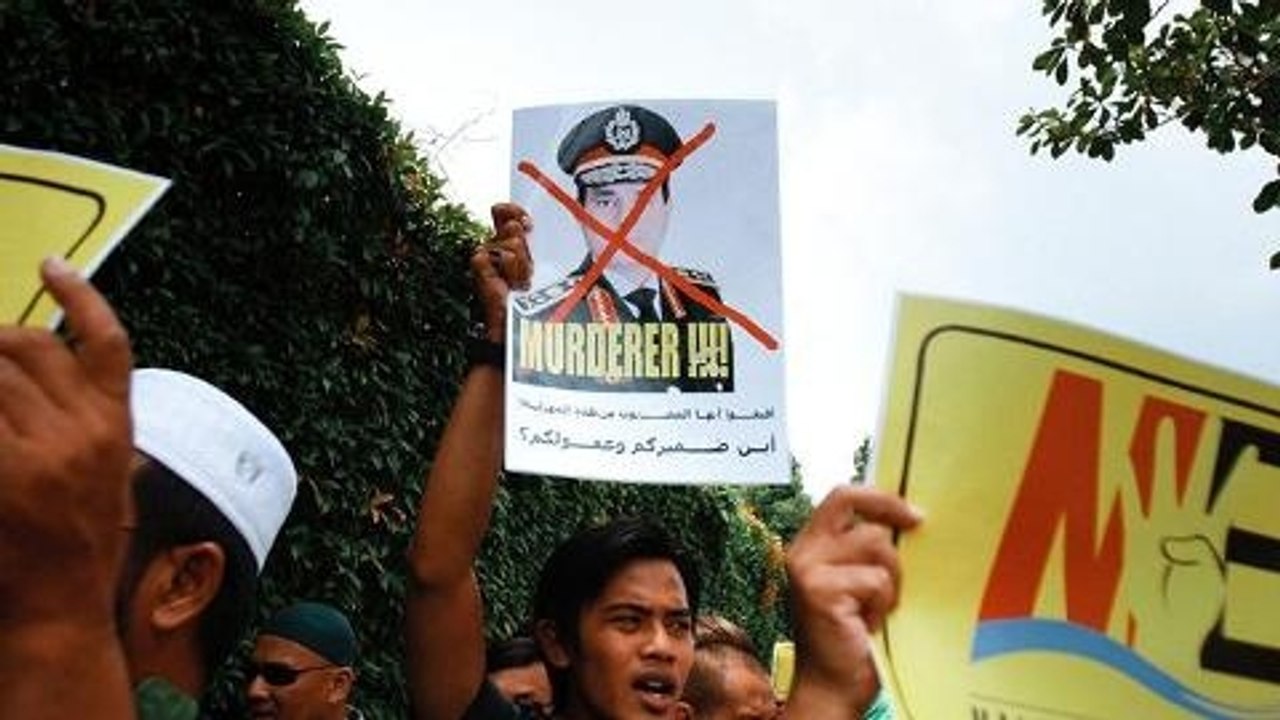 Inside Story - Egypt: History repeating itself?