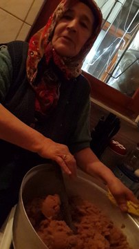 Teyzem CHP,MHP,BDP ve Persinvanya için Helva kavurdu:))30 Mart kutlaması :))