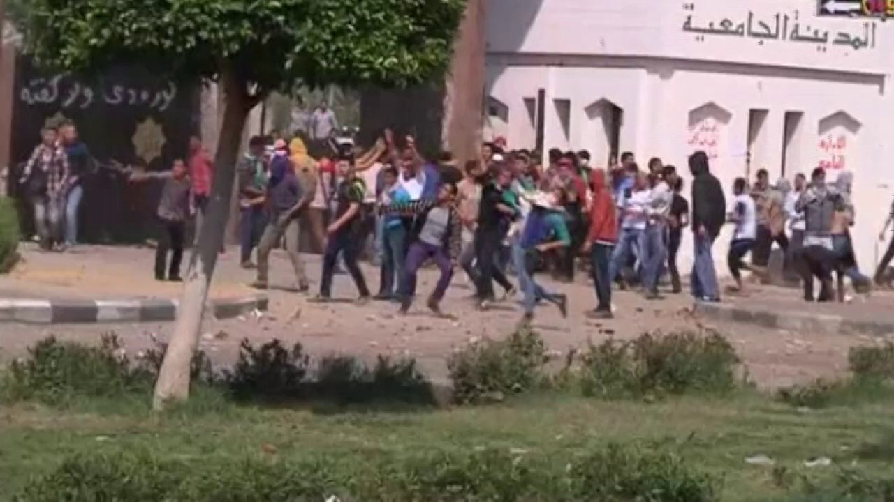 Student killed in clashes with Egyptian riot po...