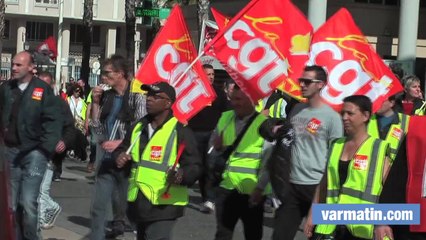 Les personnels de la régie mixte des transports dans la rue à Toulon