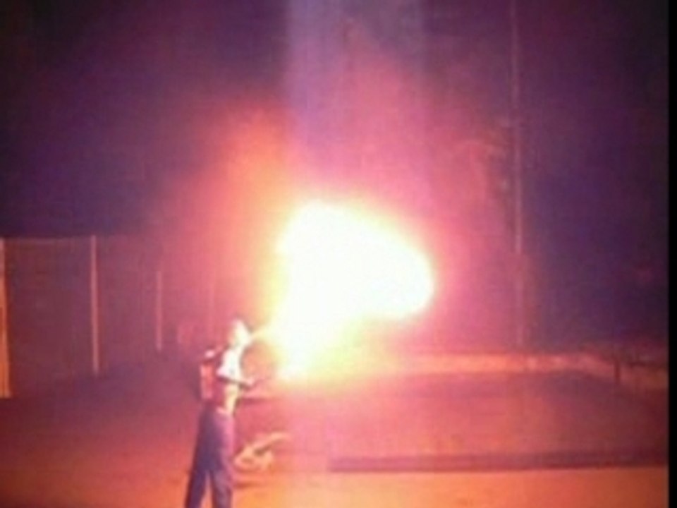 Jongle en feu by Jongleur-du-82