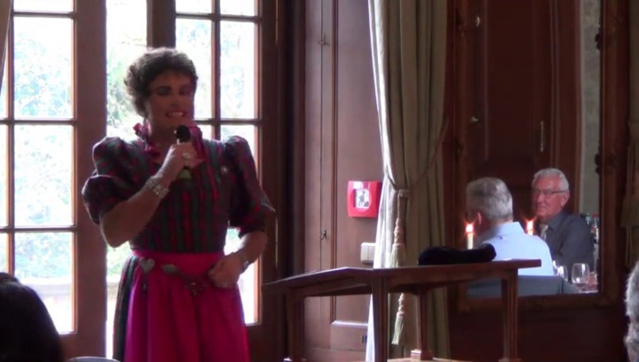 Lisbeth Fella Comedy im Schloss Kronlberg Travestieshow Travestie Travestie