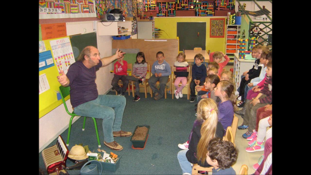 Spectacle pour les maternelles avec un jardinier musicien...