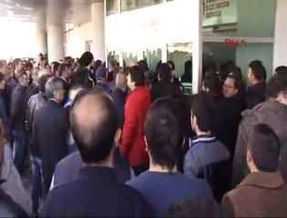 CHP'lilerin Yenimahalle İlçe Seçim Kurulu önündeki bekleyişi devam ediyor www.halkinhabercisi.com