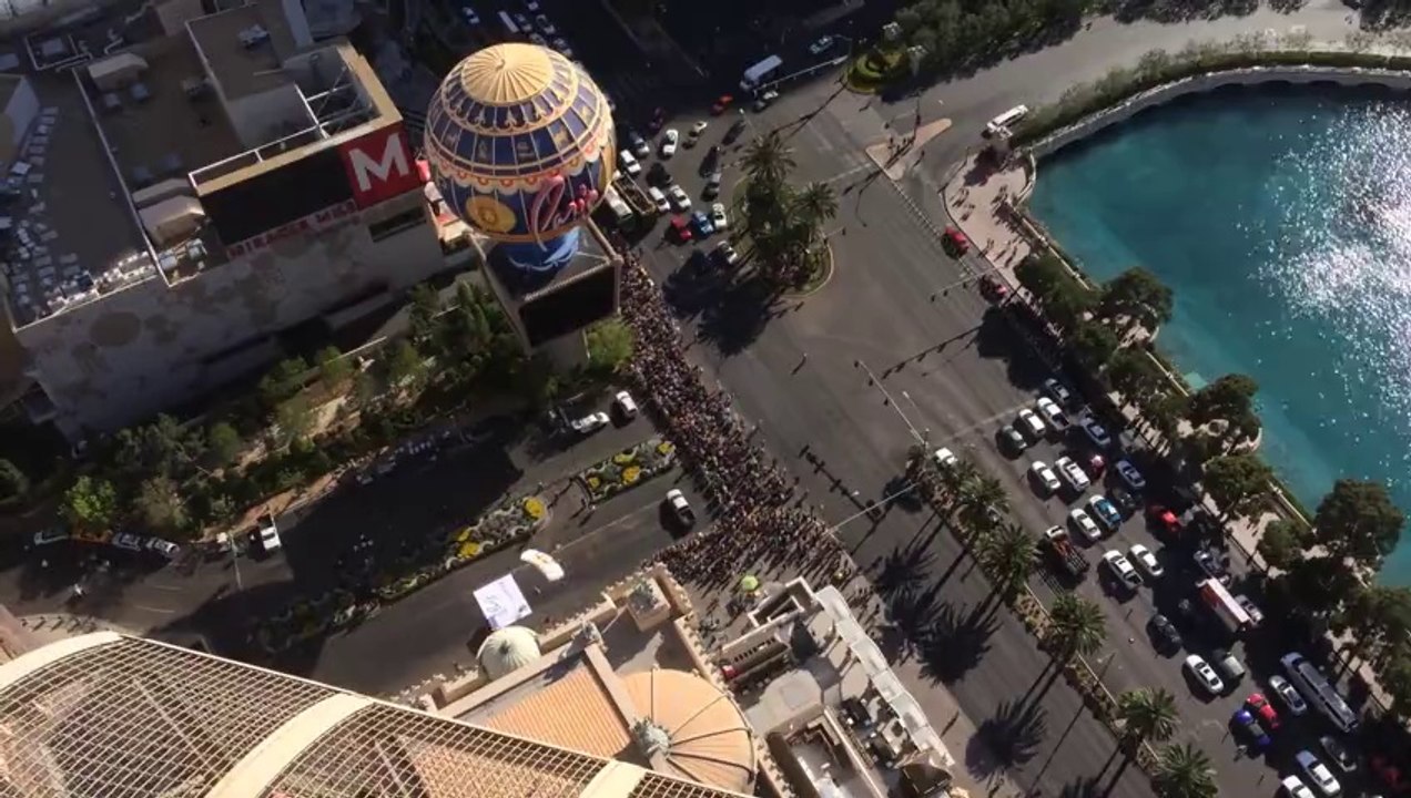 Base jump da Torre Eiffel de Las Vegas