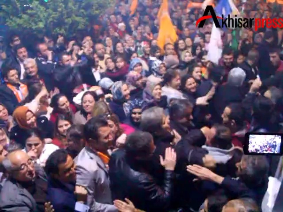 Akhisar'da Salih Hızlı, Zaferini Böyle Kutladı