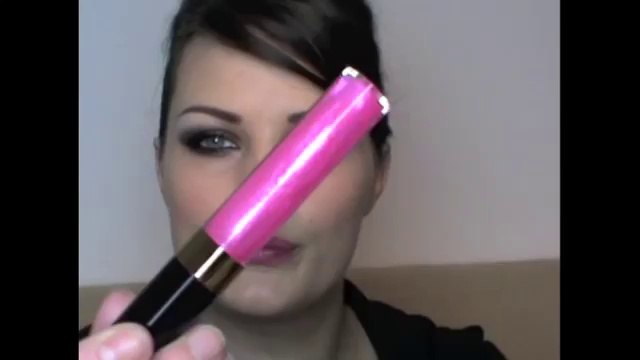 A very quick make-up demo for glasses wearers