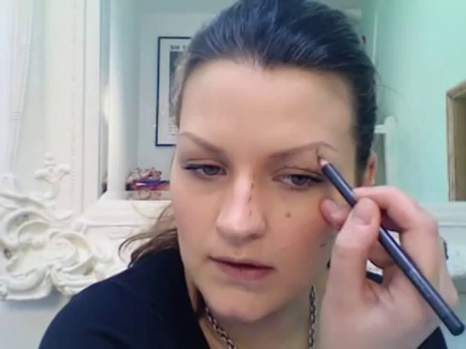 HOW TO APPLY BLUSHER - MAKE-UP TUTORIAL