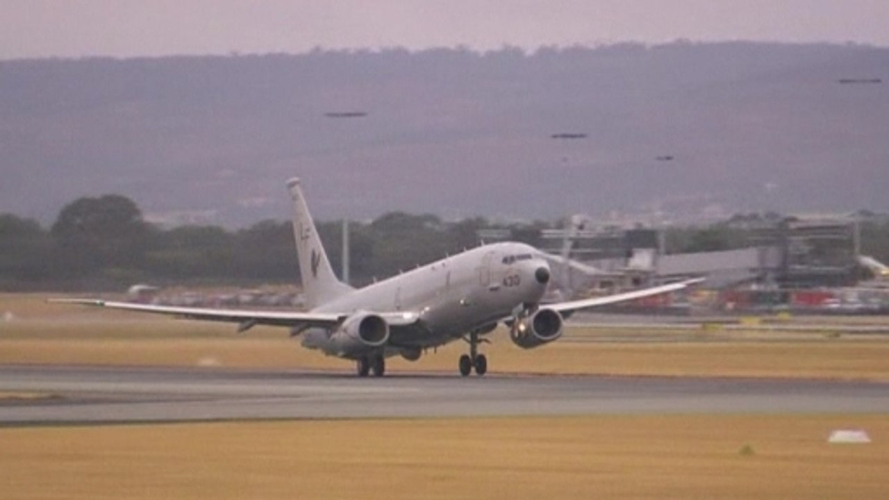 Search resumes for missing plane