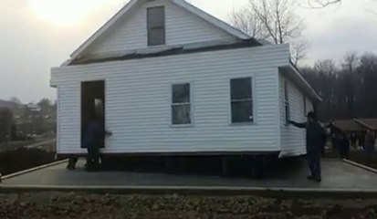 80 Amish People Literally Pick Up And Move House In Pennsylvania