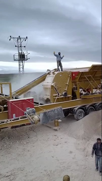 Taş kırma eleme tesisi , Mobil taş kırma makinası