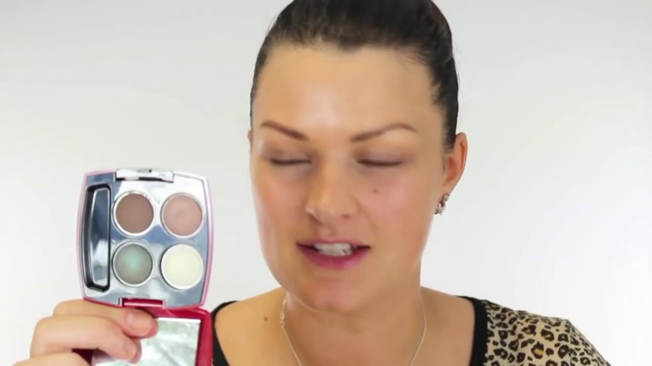 EASY DELTA GOODREM MAKE-UP
