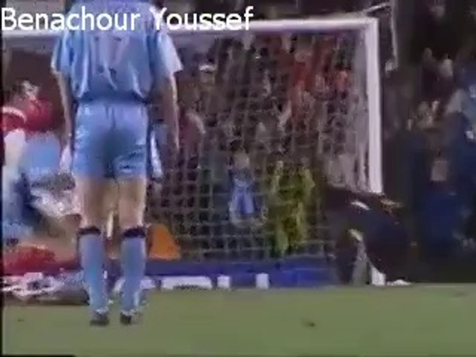 Mustapha Hadji  VS  Arsenal - Premier League - matchday 19 - 1999-2000
