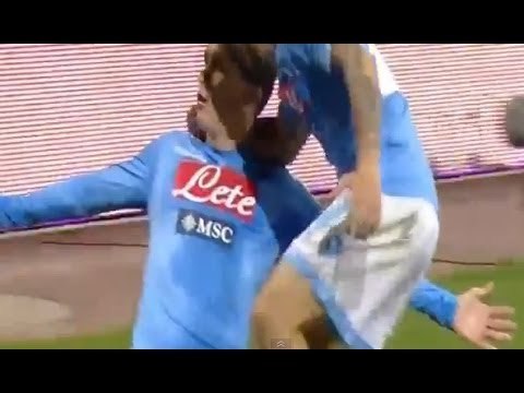 Callejon-Mertens, il Napoli batte 2-0 la Juve al San Paolo (30.03.14)