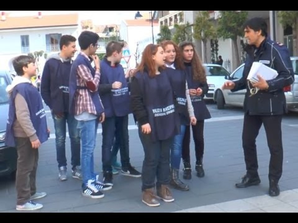 Carinaro (CE) - Un giorno da vigili urbani per gli studenti (30.03.14)