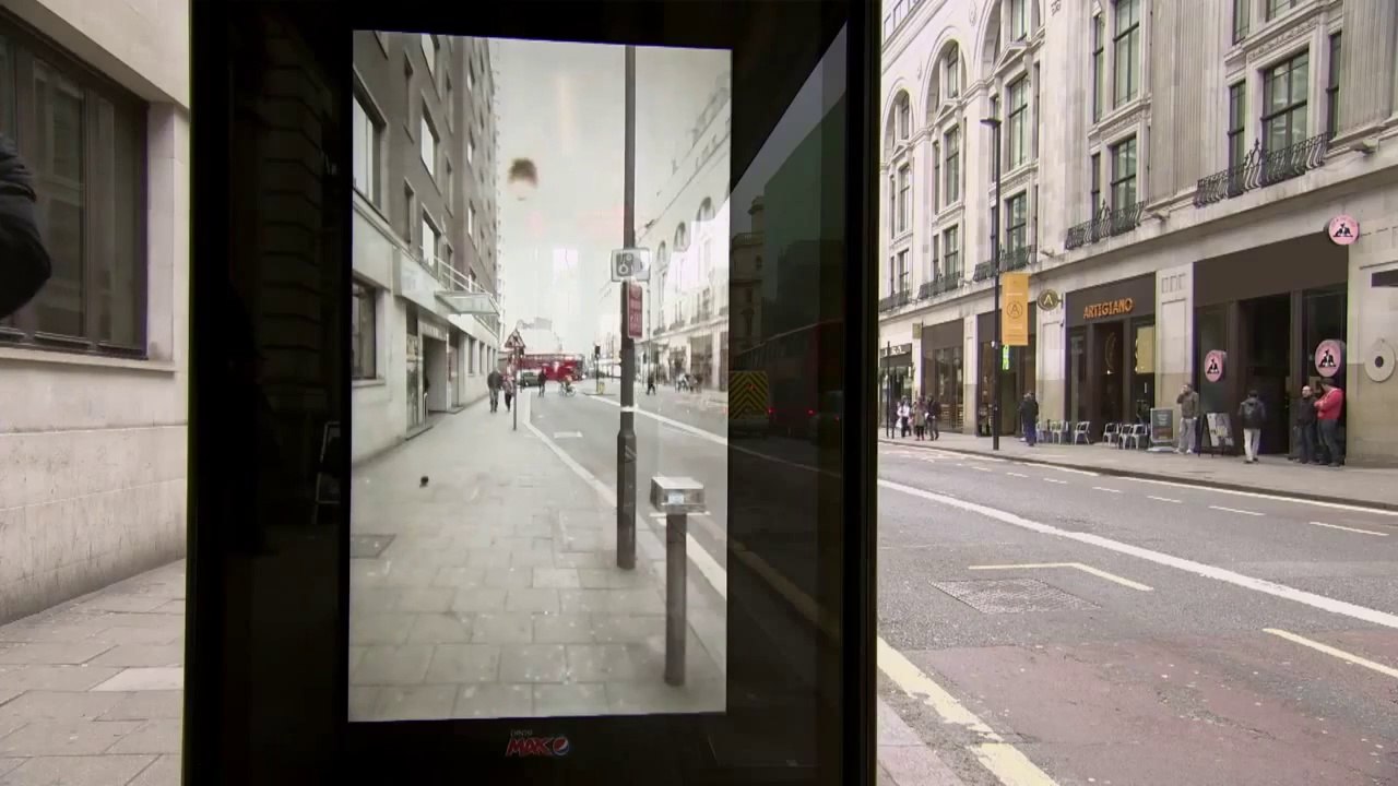 Un abribus terrifiant dans les rues de Londres... Pepsi Commercial