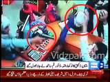Unique way of Robbery Incident in Multan - Robbers forgot to take Stolen money from shop (CCTV Footage)