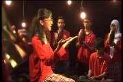 Endonezya'lı öğrencilerden Türkçe Olimpiyatları için harika bir gösteri