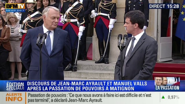 Passation de pouvoir entre Ayrault et Valls à Matignon