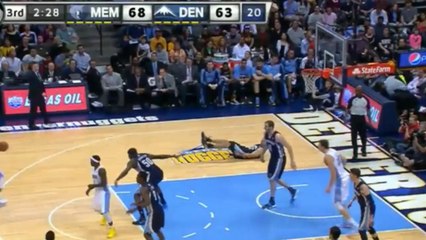 Ty Lawson casse les chevilles de Nick Calathes