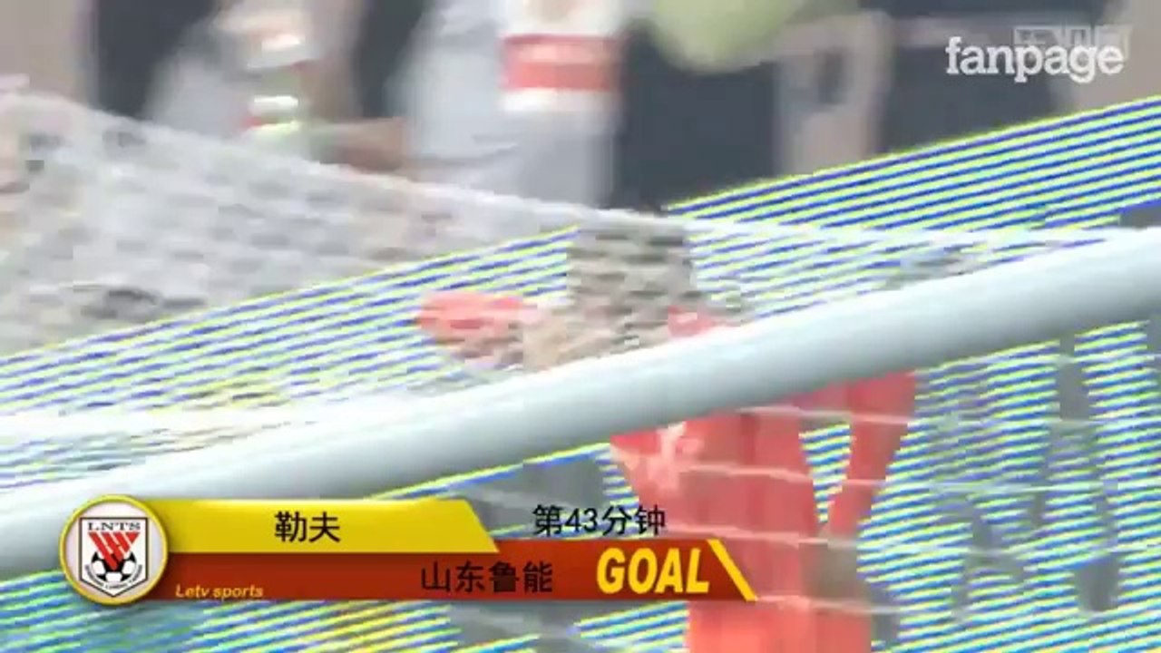 Incredibile stop di tacco e gol, la magia di Vagner Love in Cina