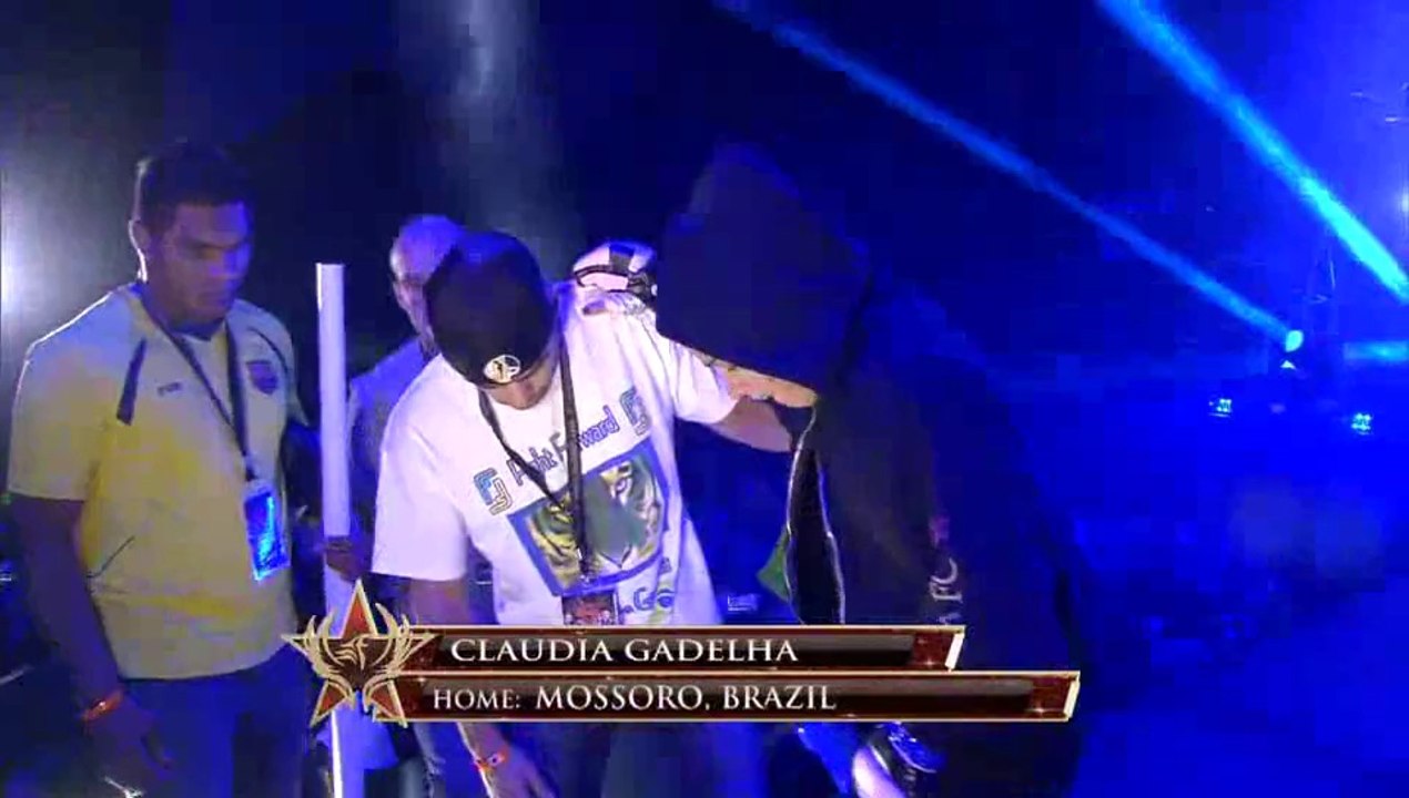 Girl on fire - Claudia Gadelha