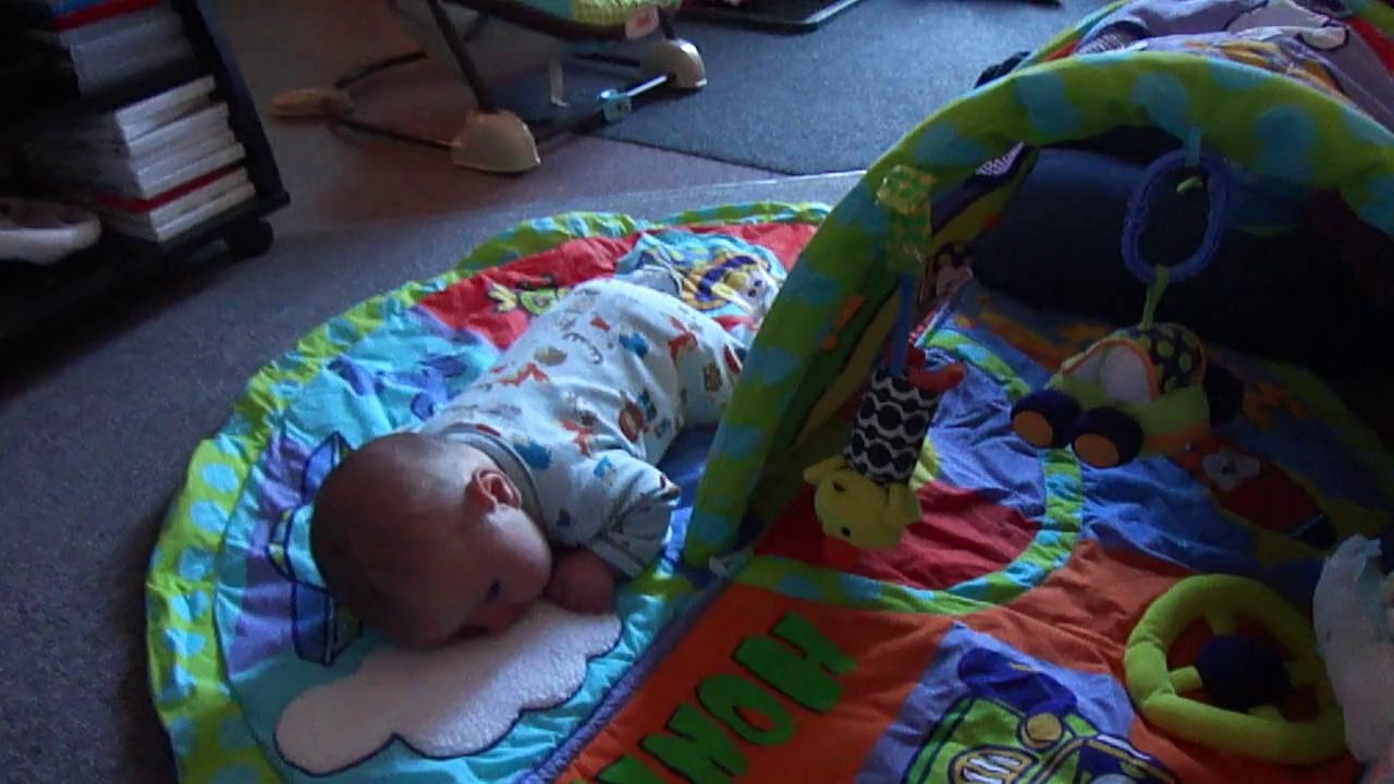 1ere aventure sur mon tapis d'éveil