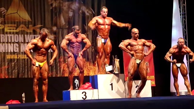 Gilles Zozzoli le vrai 3ème du Top de Colmar 2014 à gauche slip jaune