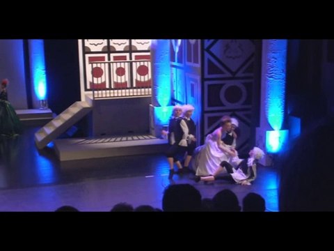 Comédie musicale de Mozart l'Opéra Rock réalisé par le collège de Notre Dame de Ham