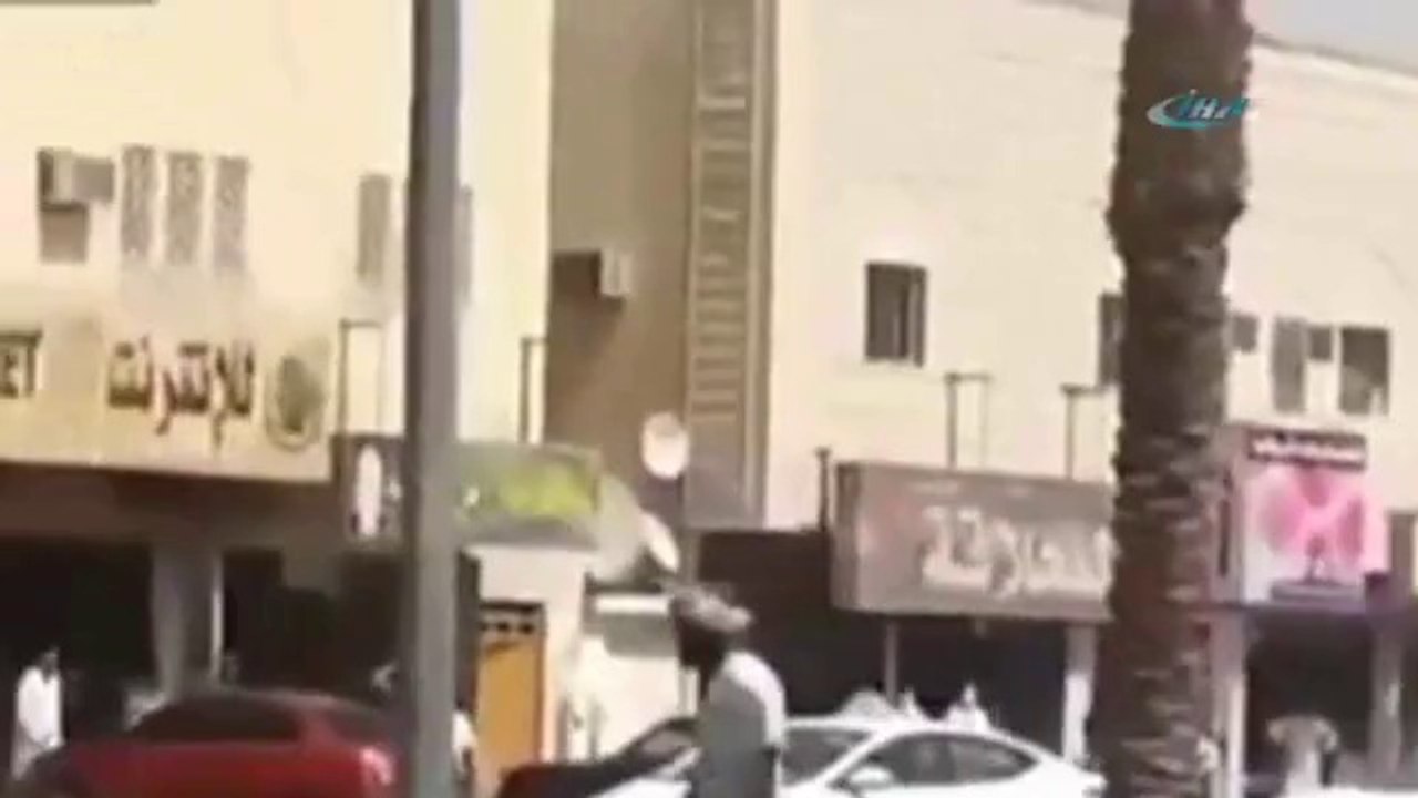 Akıl almaz cinayeti izlemekle yetindiler