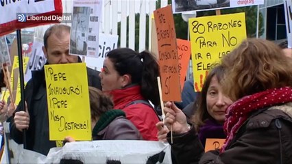 Víctimas del accidente de Santiago protestan por la inclusión de Blanco en las europeas