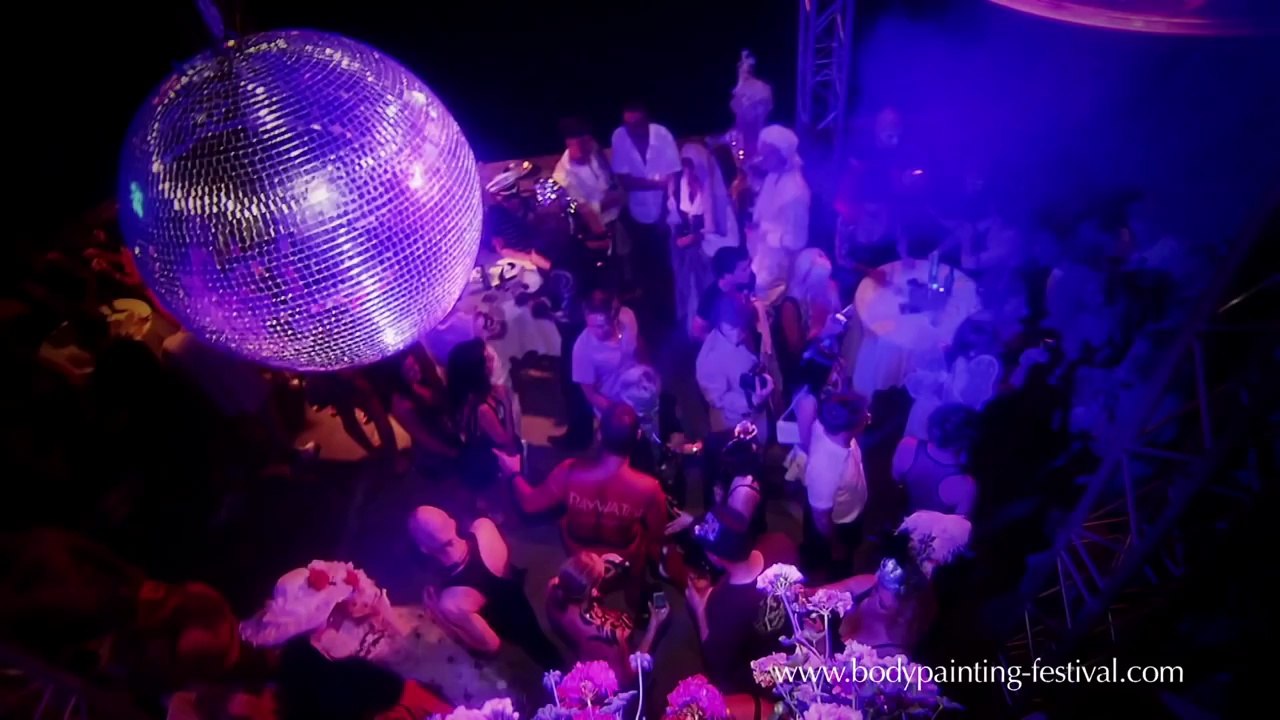 Body.Circus 2010, the surreal ballroom of the WBF