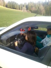 tania 8ans conduit pour la premiere fois