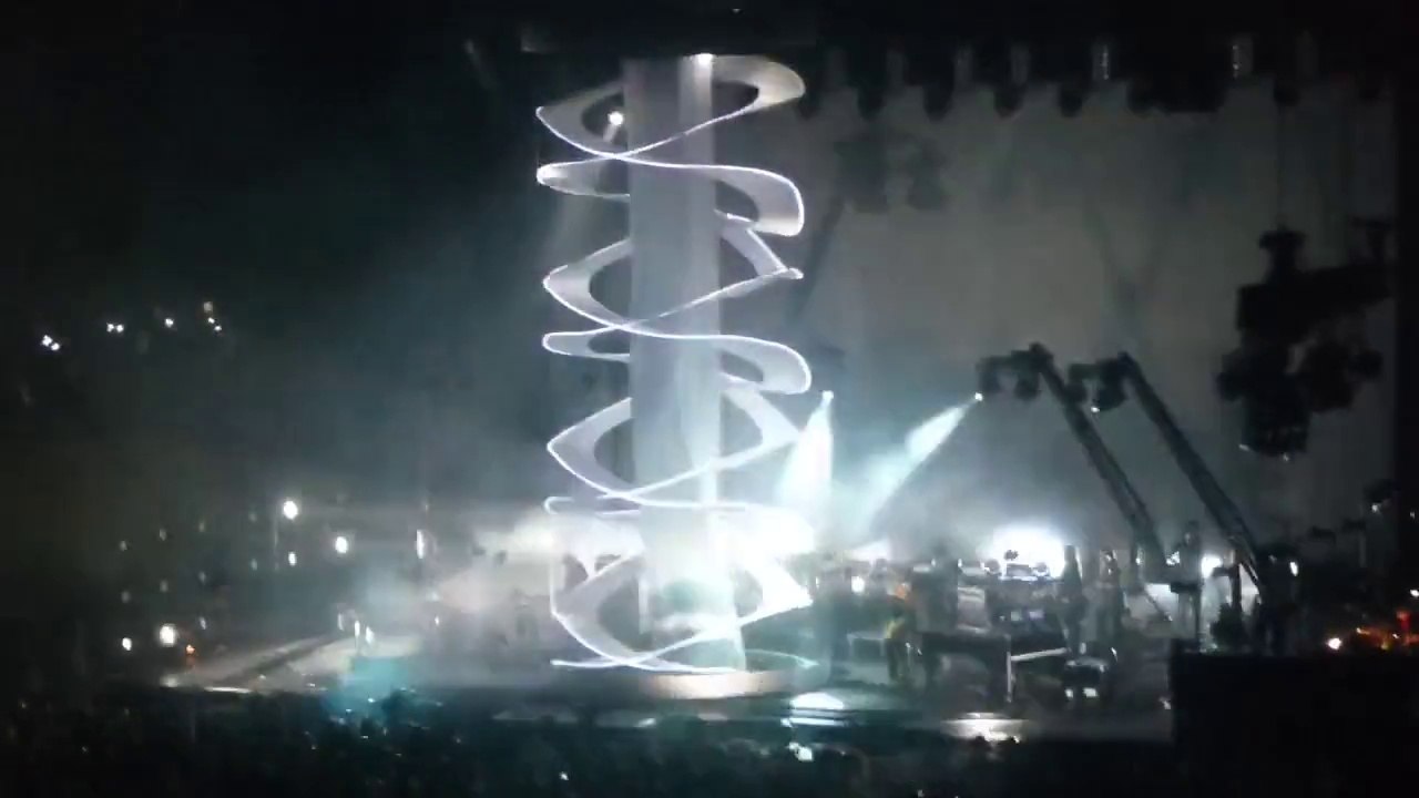 Peter Gabriel- The Tower That Ate People-Biko Montréal 2012