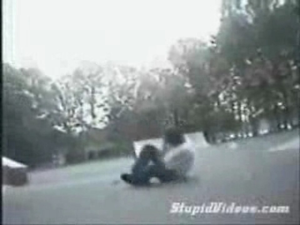 Regis est un con fait du skateboard