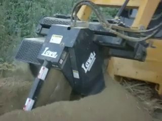 Mini Yükleyici Gehl 4640 Kanal Kazma İşi Yapıyor - Trencher Ataşmanı