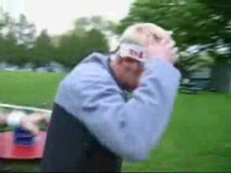 Régis Fait Du Ping-Pong