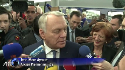 Jean-Marc Ayrault accueilli avec des fleurs à Nantes