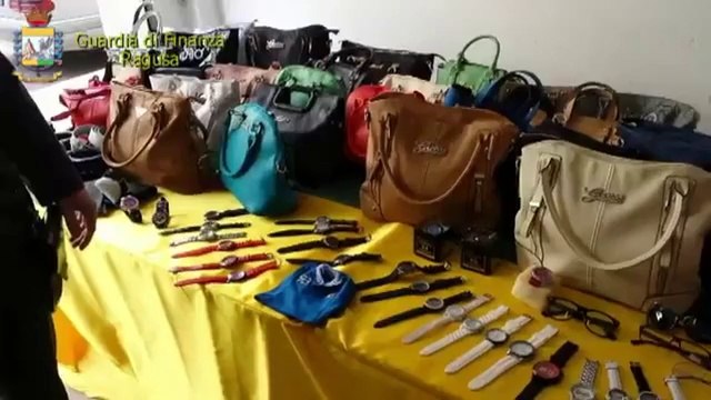 Vittoria (RG) - Capi contraffatti, sequestro guardia di finanza (01.04.14)