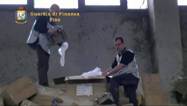 Pisa - Contraffazione, scoperti laboratori cinesi clandestini (01.04.14)