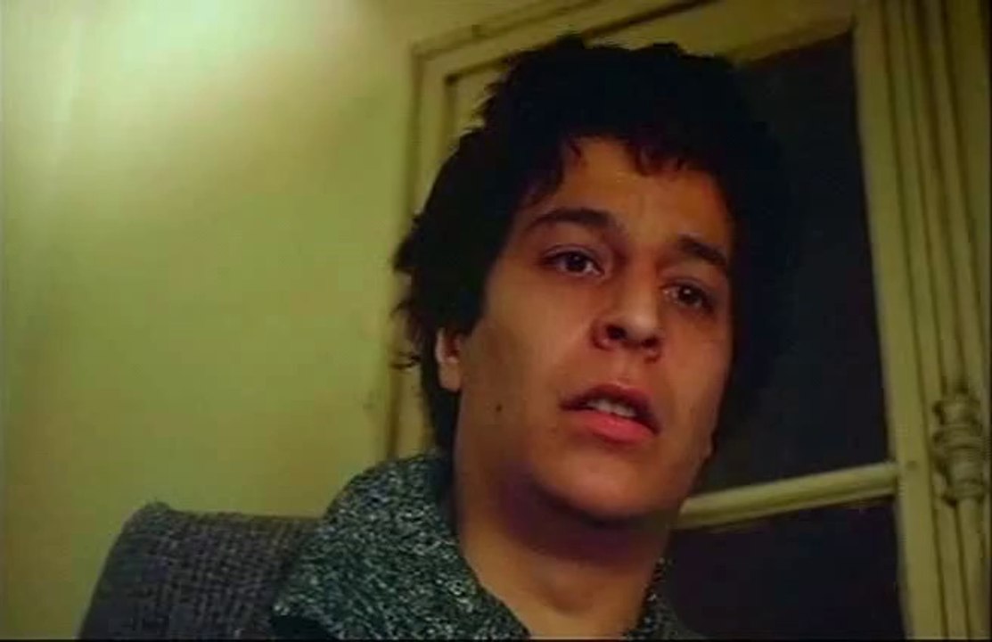 Christian Clavier met un coup de boule.