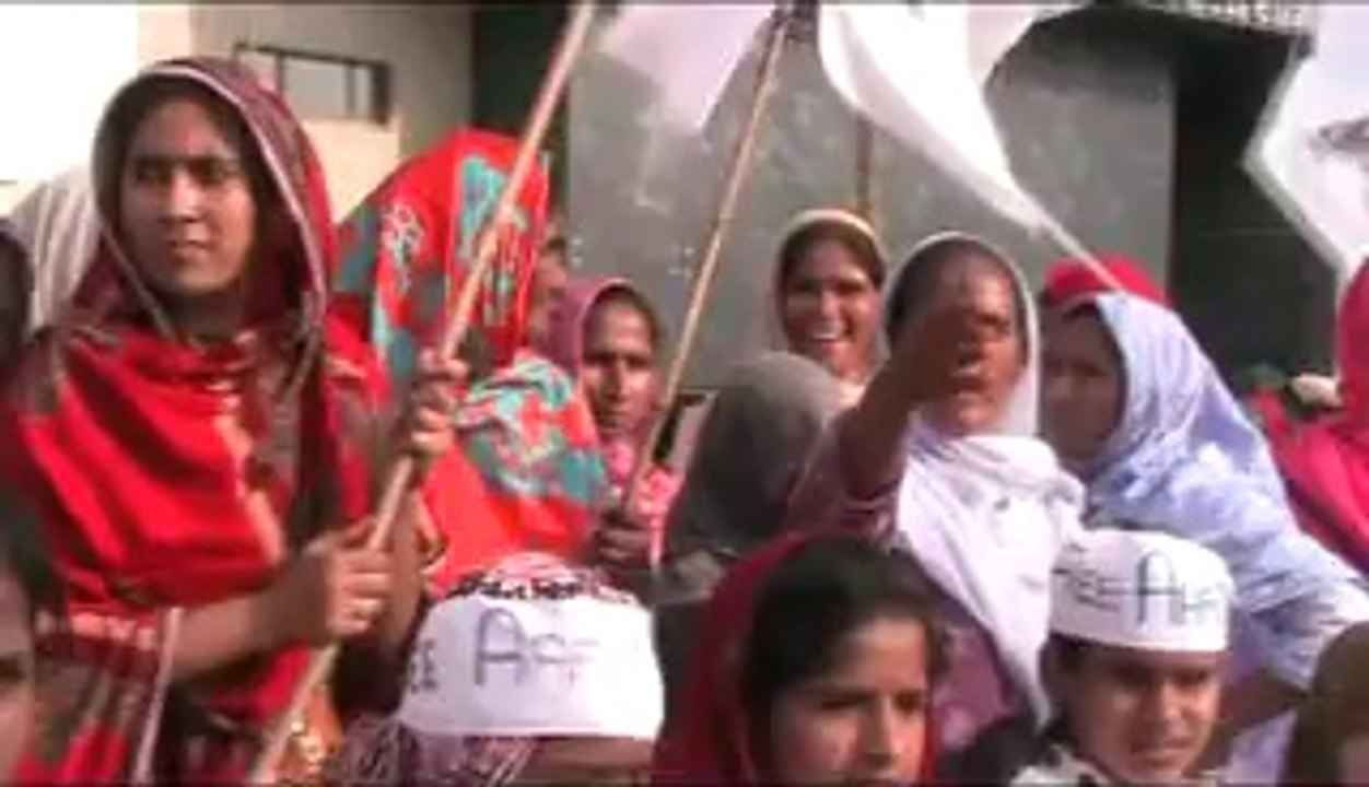 Signature campaign in Karachi for solidarity with Aafia 30 March`14